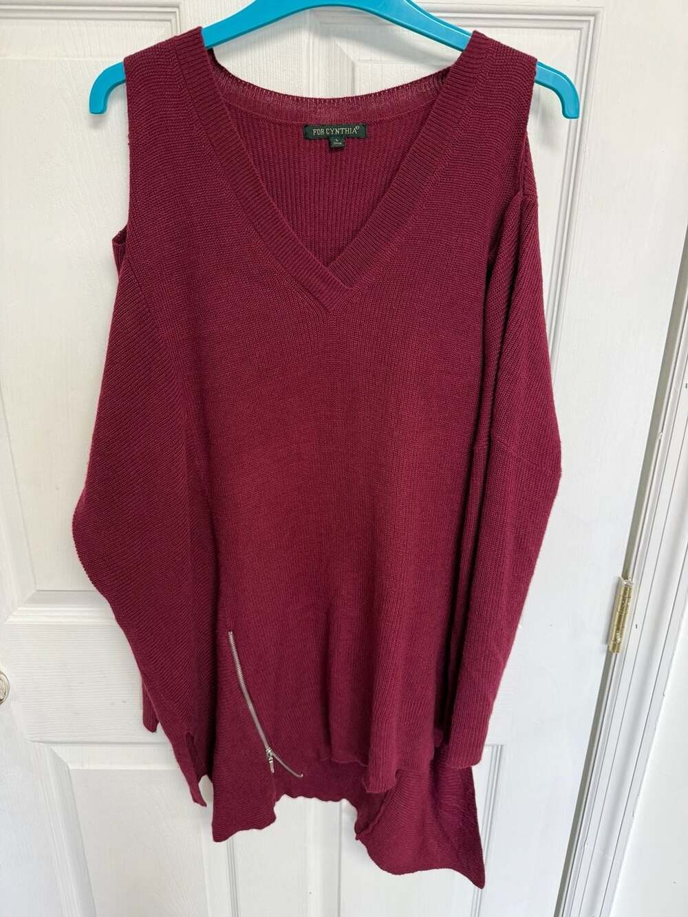 FOR CYNTHIA Women's Burgundy Cold Shoulder V-Neck Sweater with Side Zip